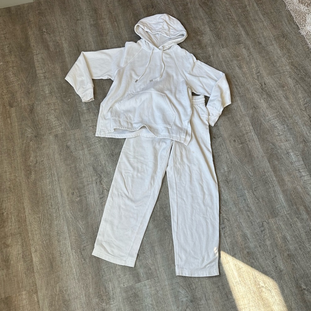 H&M white sweatshirt and sweatpants